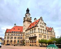 zentraler Platz mit dem Rathaus der Stadt Döbeln